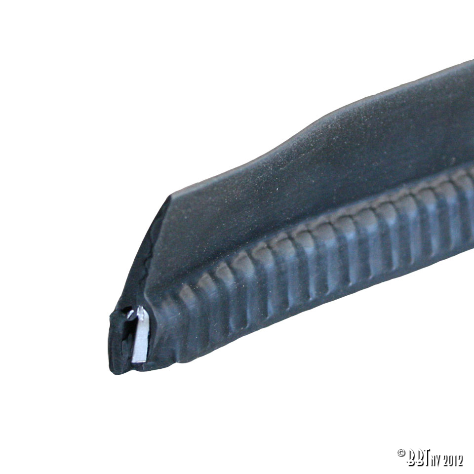 Borracha interior, entre o guarda-lamas traseiro e o compartimento das rodas, par 311 821 331C