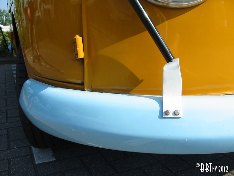 Stutze Westfalia Zelt auf StosstangKlapptür rechts 