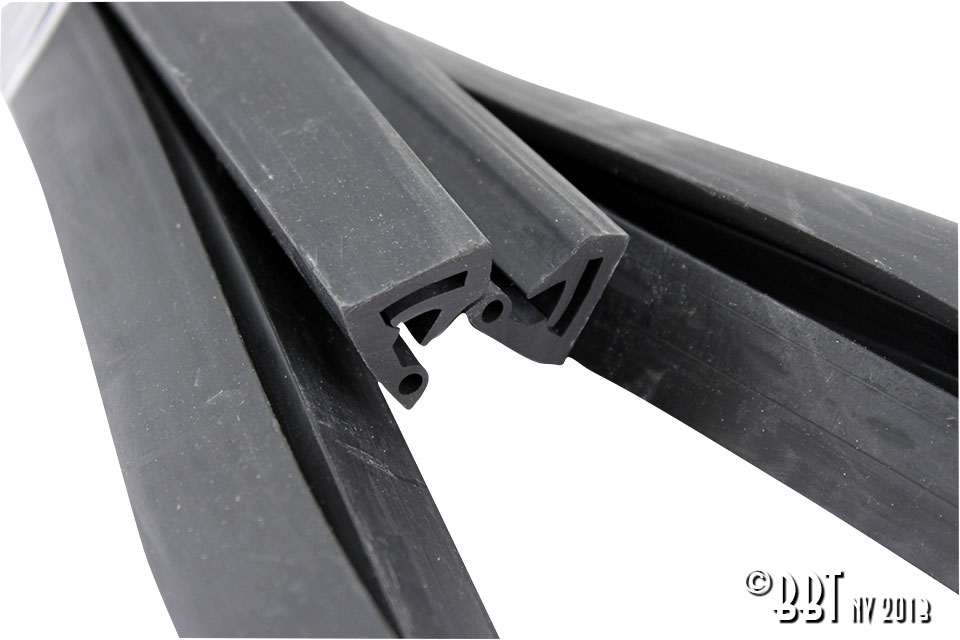 Joints entre capote et vitre, par 4 pièces 151 871 357C (x2) + 151 871 353C (x2)