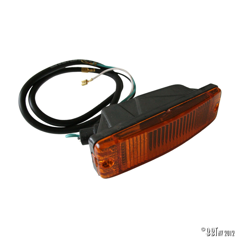 Pisca dianteiro, E/D, vidro laranja, modelo europeu. Montagem no para-choques. 111 953 055